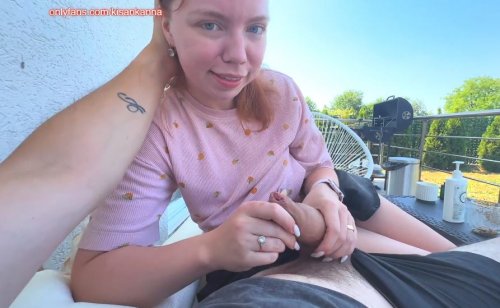 "Давай, пососи! - Хватит дрочить!" - Попросил мачеху подрочить, но затем склонил её к сексу