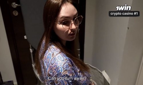 "Прямо при тебе снимать?" - Мачеха хочет постирать мои трусы