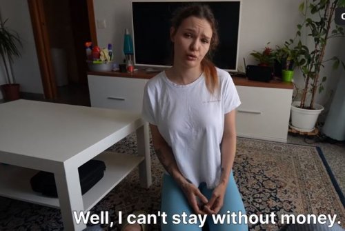 Домработница дала мне, чтобы я ее не увольнял!